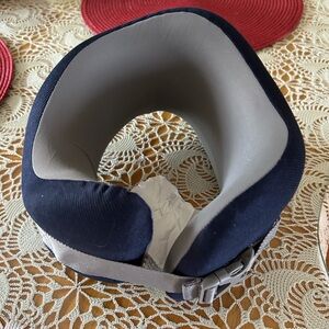 Travelon neck support pillow